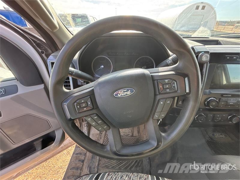 Ford F-350 XLT 4x4 Crew Cab Pickup Ostalo