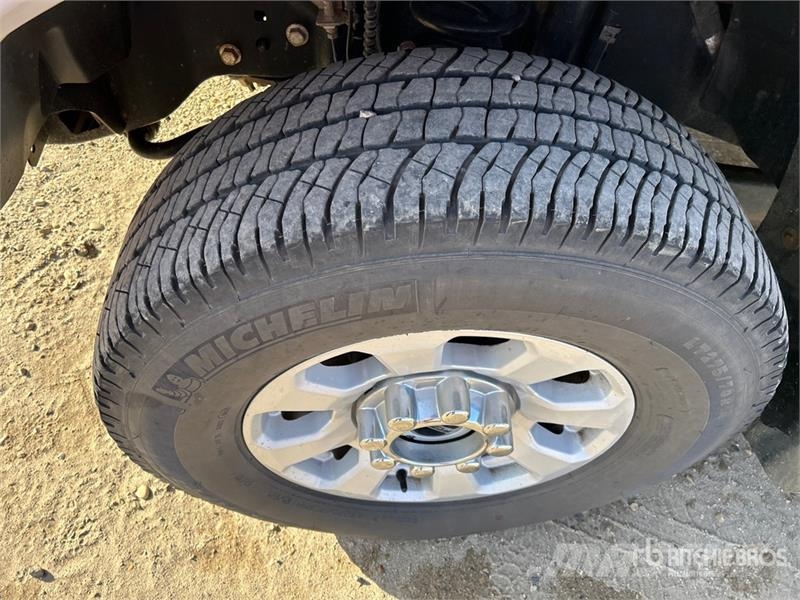Ford F-350 XLT 4x4 Crew Cab Pickup أخرى
