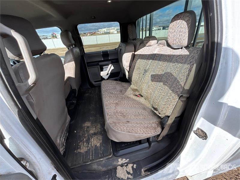 Ford F-350 XLT 4x4 Crew Cab Pickup 其他