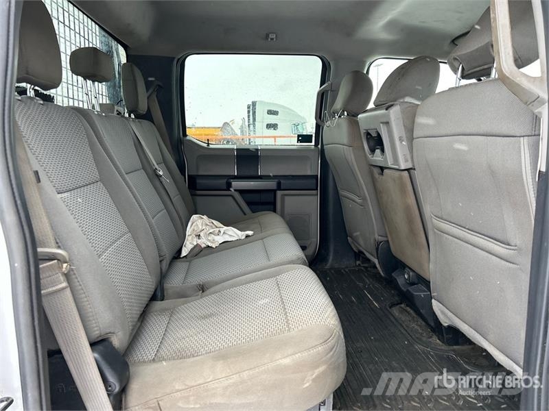Ford F-350 XLT 4x4 Crew Cab Pickup Ostalo