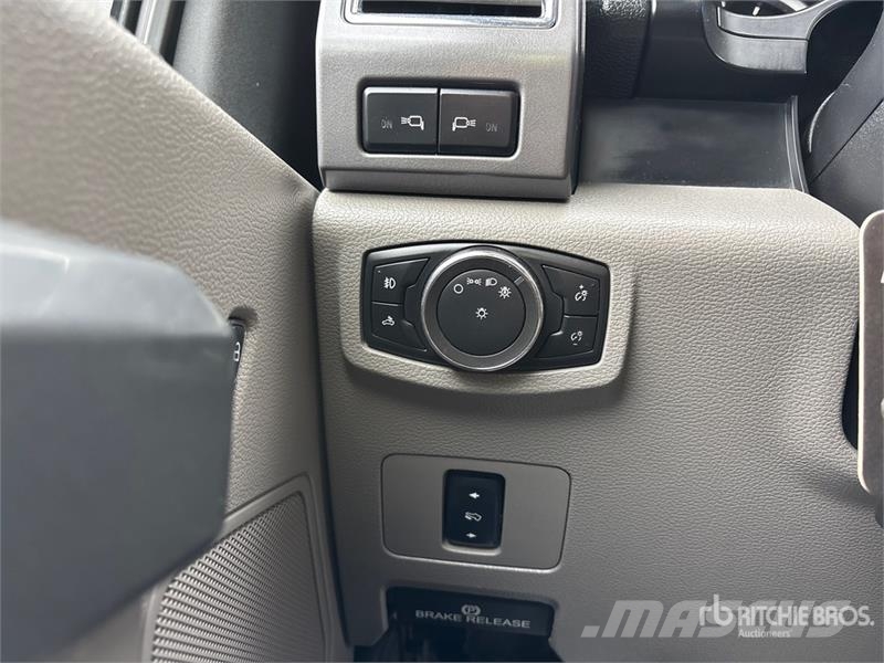 Ford F-350 XLT 4x4 Crew Cab Pickup Ostalo