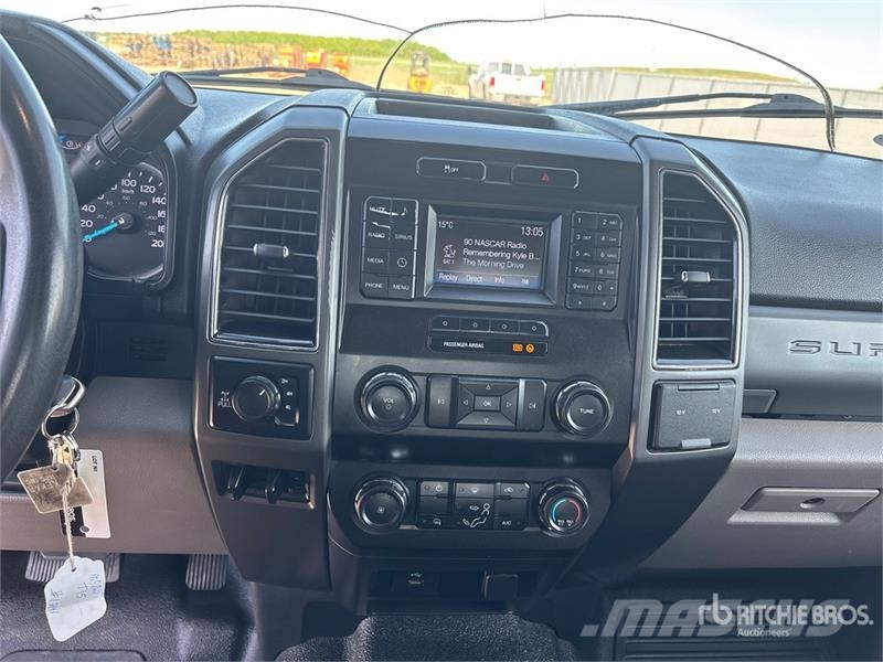 Ford F-350 XLT 4x4 Crew Cab Pickup Anders