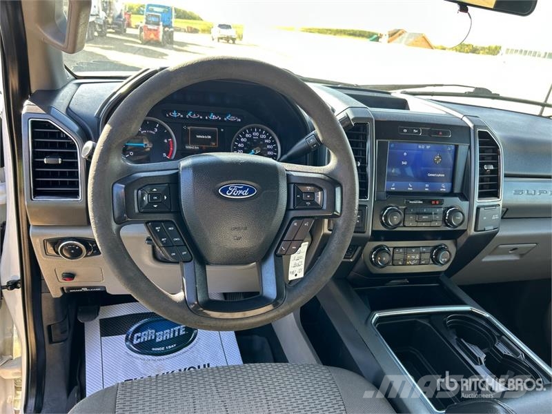 Ford F-350 XLT 4x4 Crew Cab Pickup Drugi