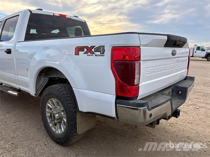 Ford F-350 XLT 4x4 Crew Cab Pickup Ostalo