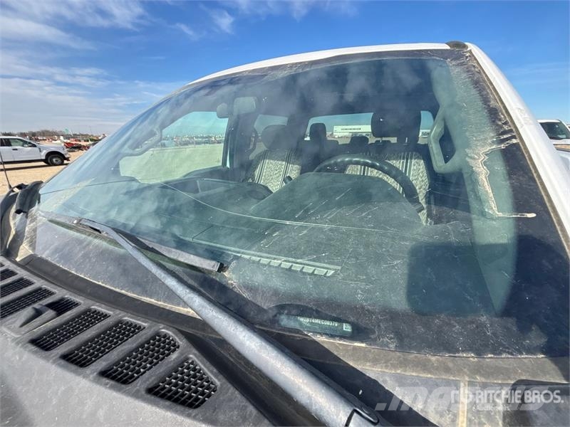 Ford F-350 XLT 4x4 Crew Cab Pickup Ostalo