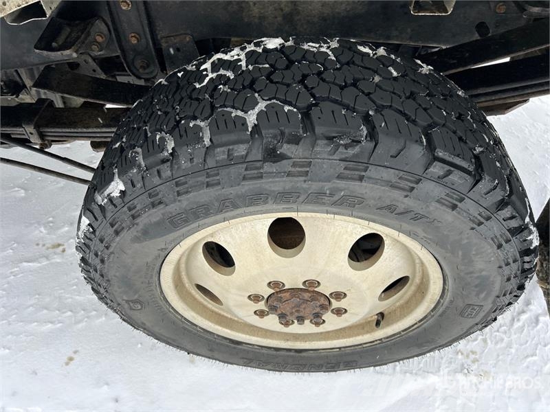 Ford F-350 XLT 4x4 Crew Cab Pickup Ostalo