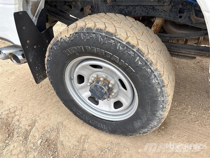 Ford F-350 XLT 4x4 Crew Cab Pickup Ostalo
