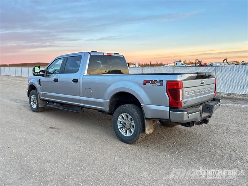Ford F-350 XLT 4x4 Crew Cab Pickup Ostalo