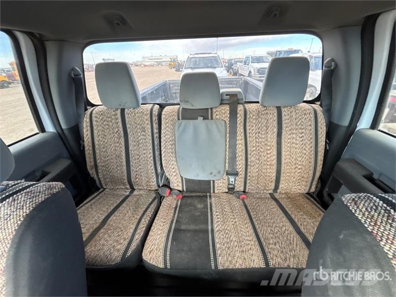 Ford F-350 XLT 4x4 Crew Cab Pickup 其他