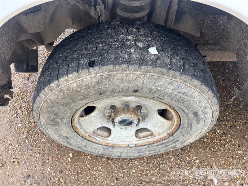 Ford F-350 XLT 4x4 Crew Cab Pickup (Inoperable) Muu