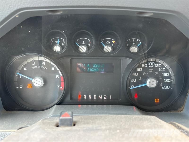 Ford F-350 XLT 4x4 Crew Cab Pickup 其他