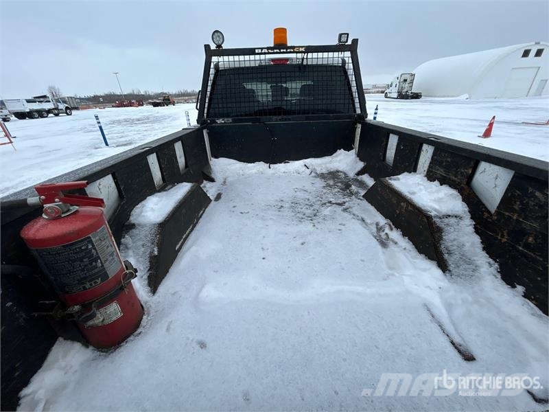 Ford F-350 XLT 4x4 Crew Cab Pickup Ostalo