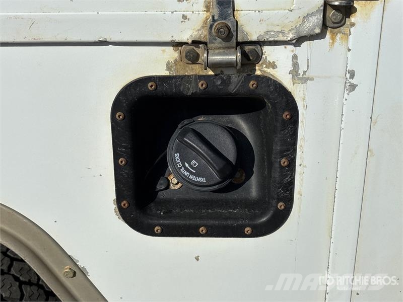 Ford F-350 XLT 4x4 Crew Cab Utility Truck Пікапи / Бічне розвантаження
