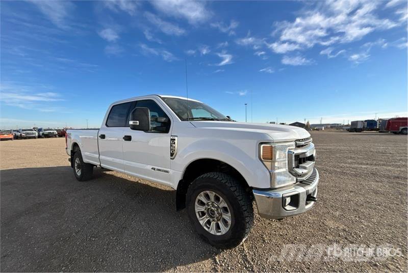 Ford F-350 XLT 4x4 Crew Cab Pickup Ostalo