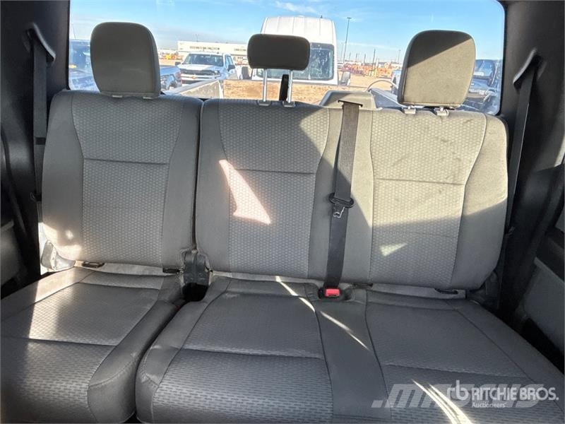 Ford F-350 XLT 4x4 Crew Cab Pickup Ostalo