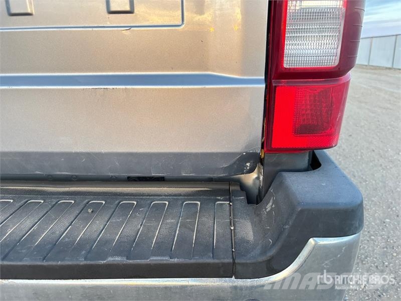 Ford F-350 XLT 4x4 Crew Cab Pickup Ostalo