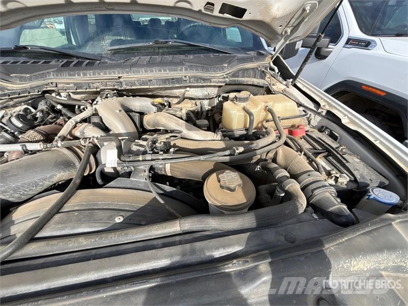 Ford F-350 XLT 4x4 Crew Cab Pickup Ostalo