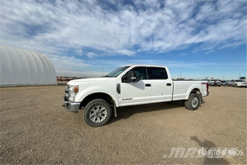 Ford F-350 XLT 4x4 Crew Cab Pickup Ostalo