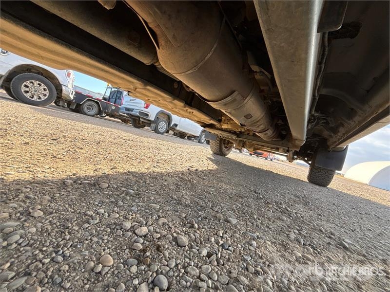 Ford F-350 XLT 4x4 Crew Cab Pickup Ostalo