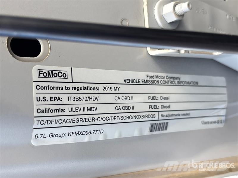 Ford F-350 XLT 4x4 Crew Cab Pickup Other