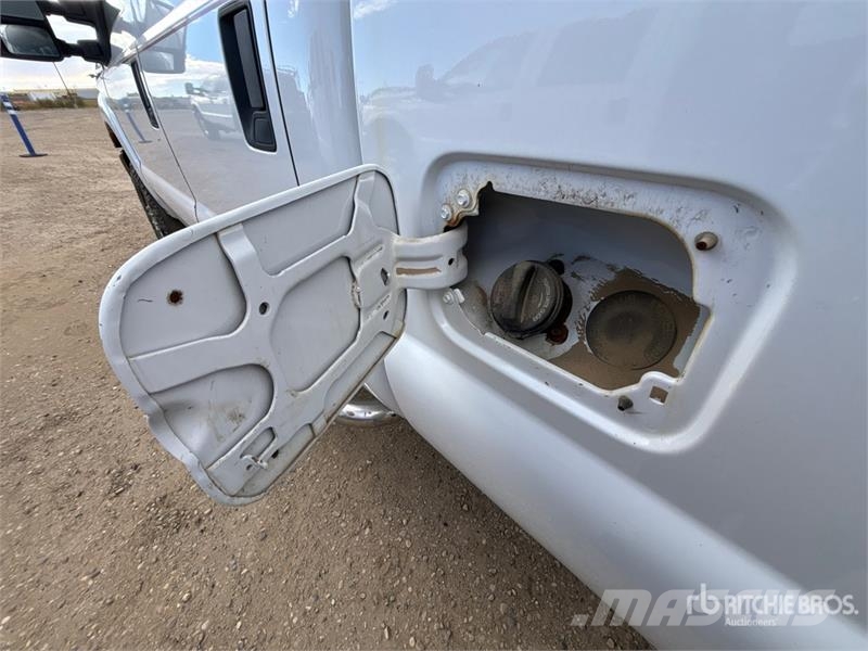 Ford F-350 XLT 4x4 Crew Cab Pickup 其他