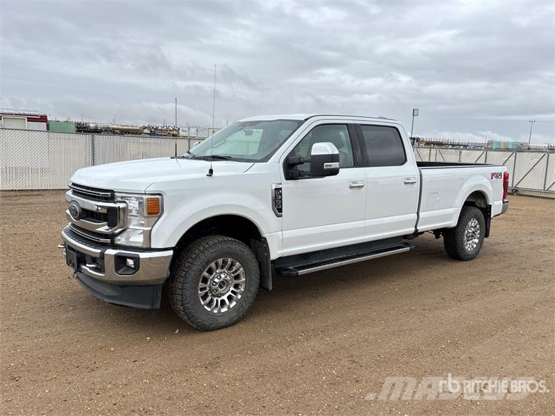 Ford F-350 XLT 4x4 Crew Cab Pickup أخرى