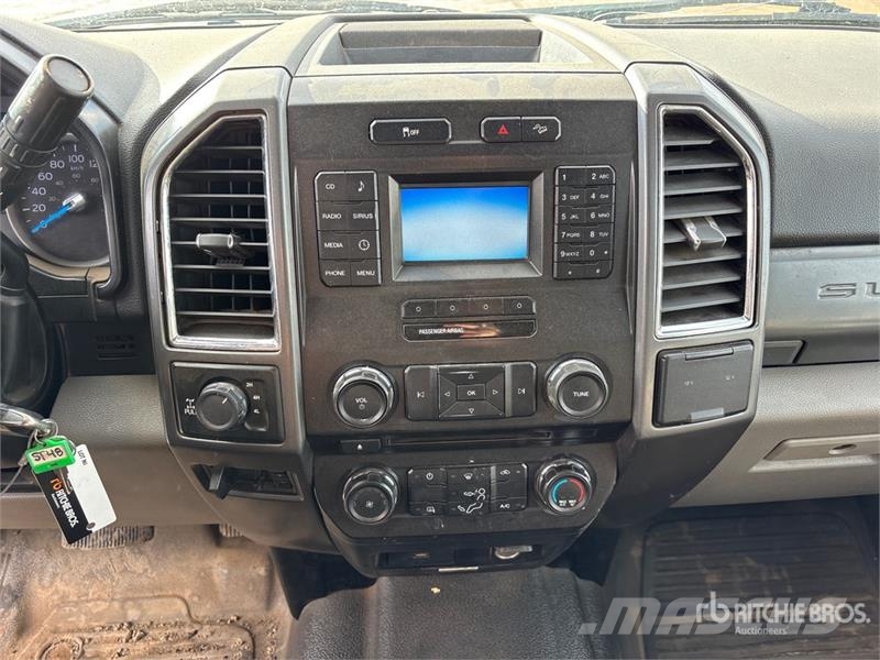 Ford F-350 XLT 4x4 Crew Cab Pickup 其他