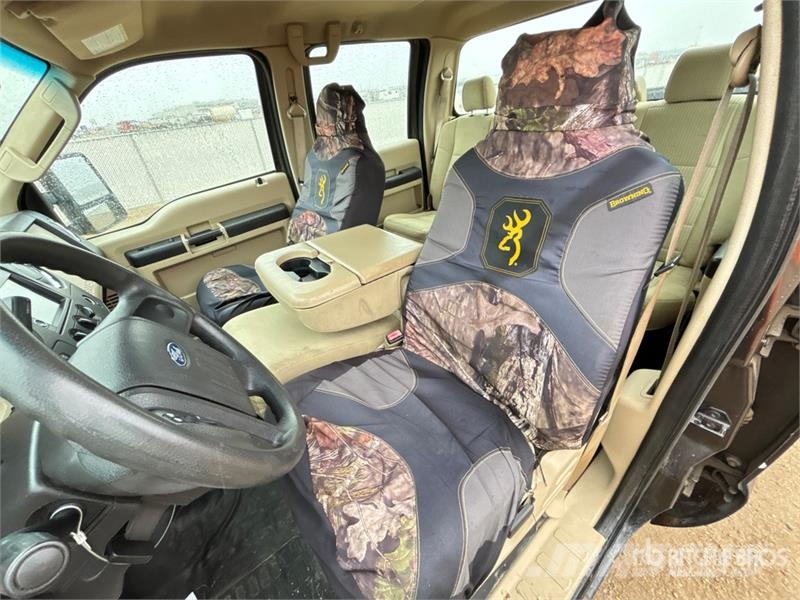 Ford F-350 XLT 4x4 Crew Cab Pickup Andre varebiler