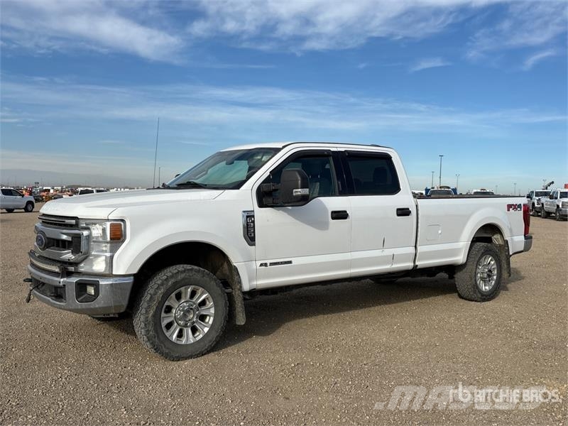 Ford F-350 XLT 4x4 Crew Cab Pickup Ostalo