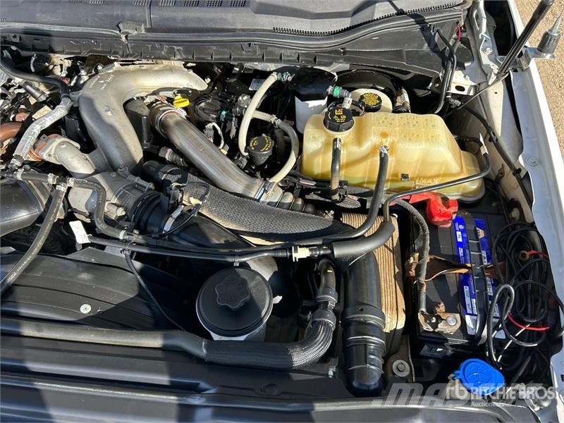 Ford F-350 XLT 4x4 Crew Cab Pickup Drugi