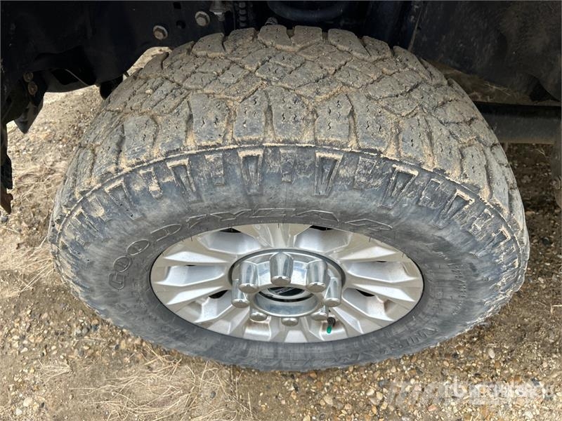 Ford F-350 XLT 4x4 Crew Cab Pickup أخرى