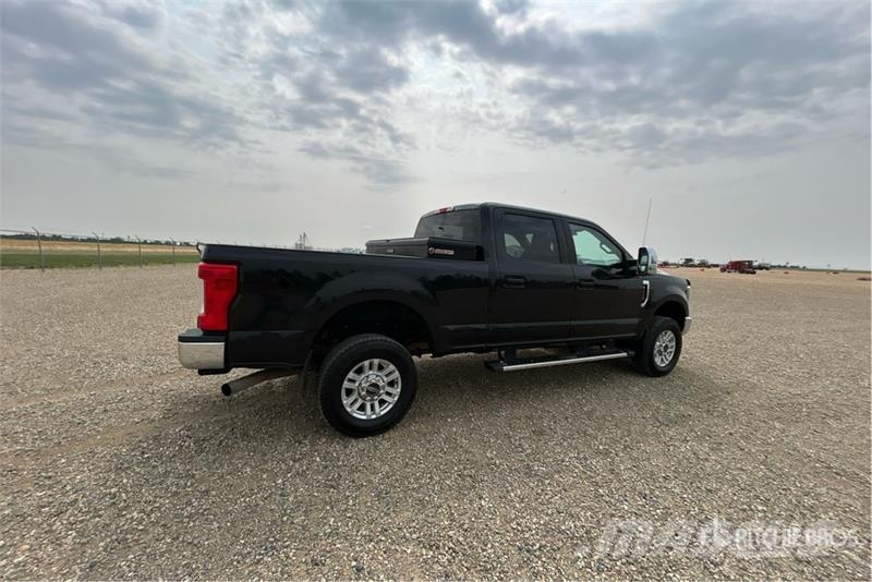 Ford F-350 XLT 4x4 Crew Cab Pickup Άλλα Vans