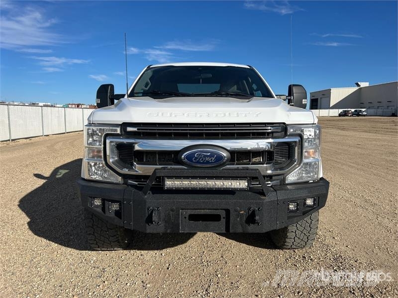 Ford F-350 XLT 4x4 Crew Cab Pickup Drugi