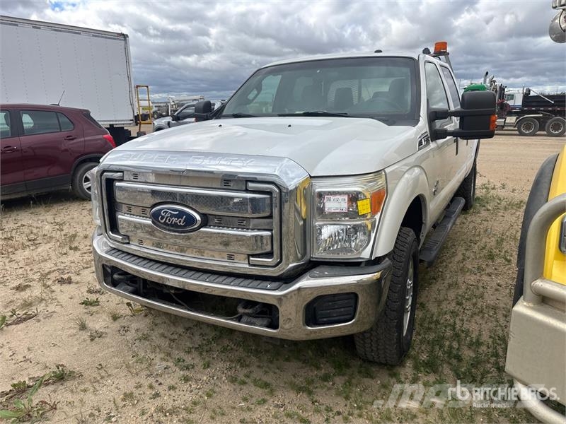 Ford F-350 XLT 4x4 Crew Cab Pickup (Inoperable) Ostalo
