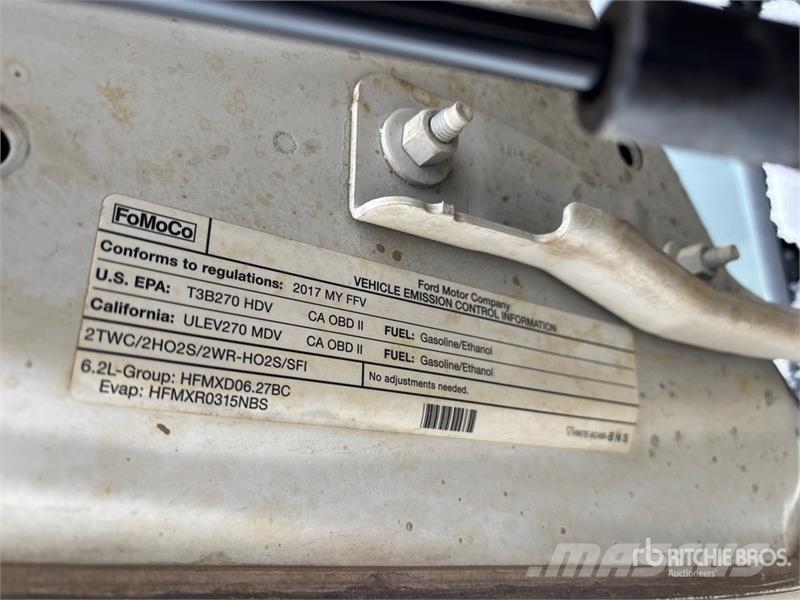 Ford F-350 XLT 4x4 Crew Cab Pickup 其他