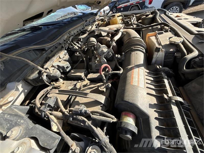 Ford F-350 XLT 4x4 Crew Cab Pickup Ostalo