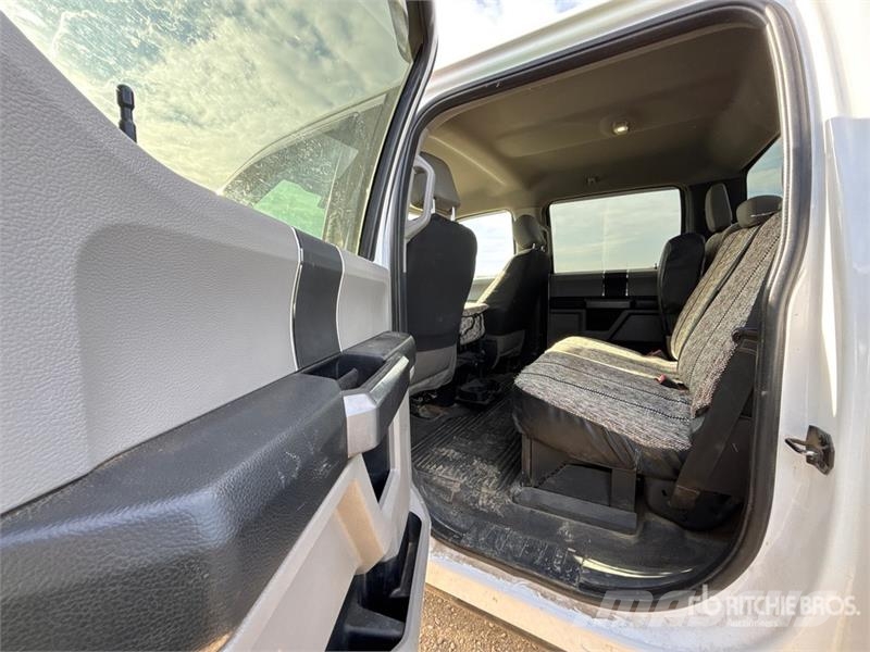 Ford F-350 XLT 4x4 Crew Cab Pickup Ostalo