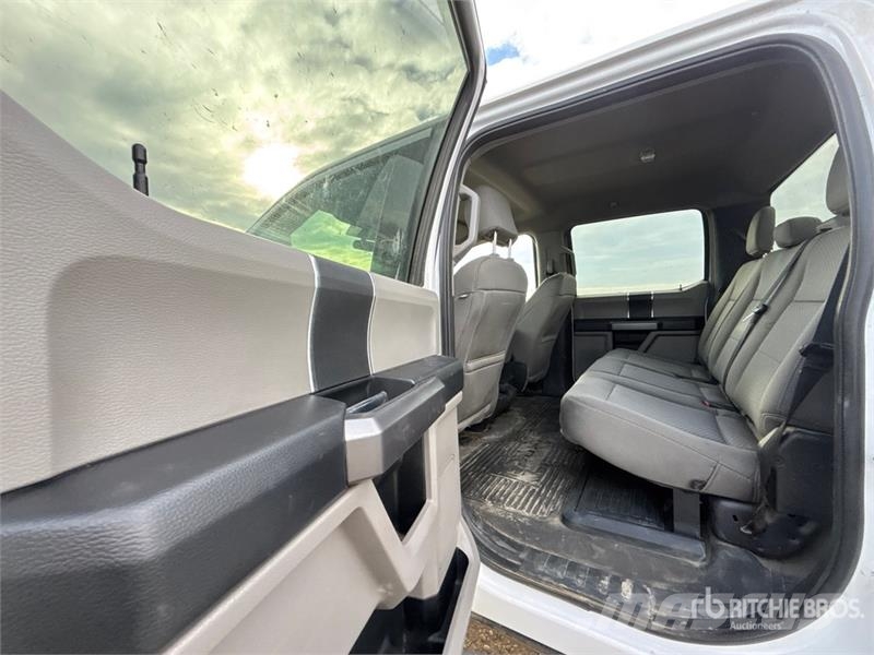 Ford F-350 XLT 4x4 Crew Cab Pickup Ostalo