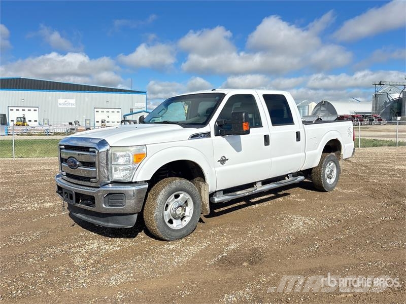 Ford F-350 XLT 4x4 Crew Cab Pickup Drugi