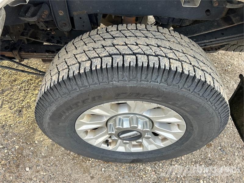 Ford F-350 XLT 4x4 Crew Cab Pickup أخرى