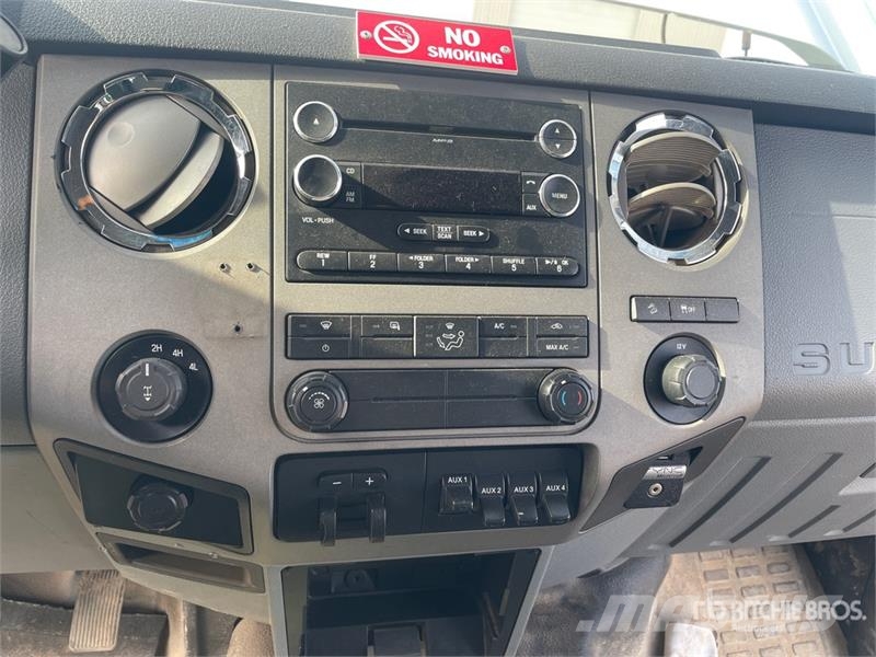 Ford F-350 XLT 4x4 Crew Cab SD Crew Cab 4WD Pickup Otras furgonetas