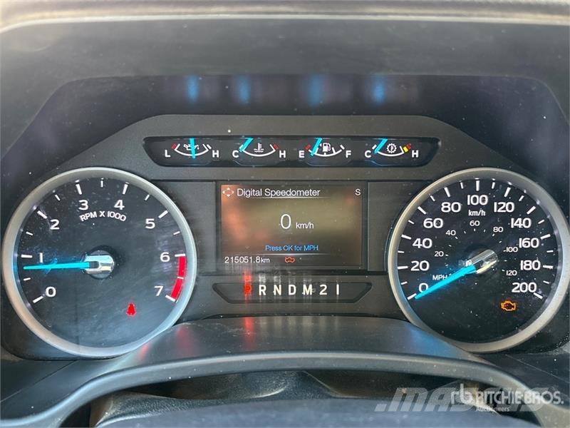 Ford F-350 XLT 4x4 Crew Cab Pickup Ostalo