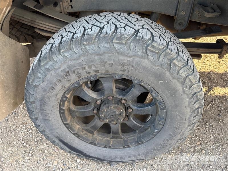 Ford F-350 XLT 4x4 Crew Cab Pickup Ostalo