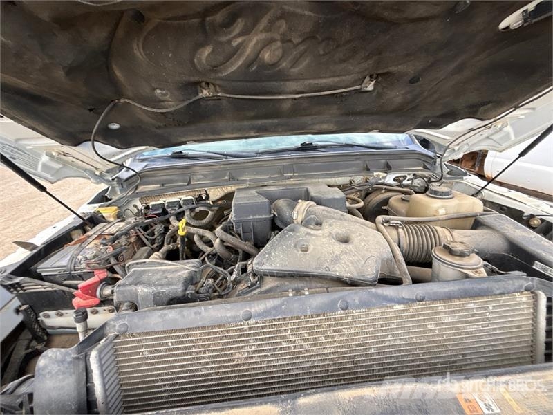 Ford F-350 XLT 4x4 Crew Cab Pickup 其他
