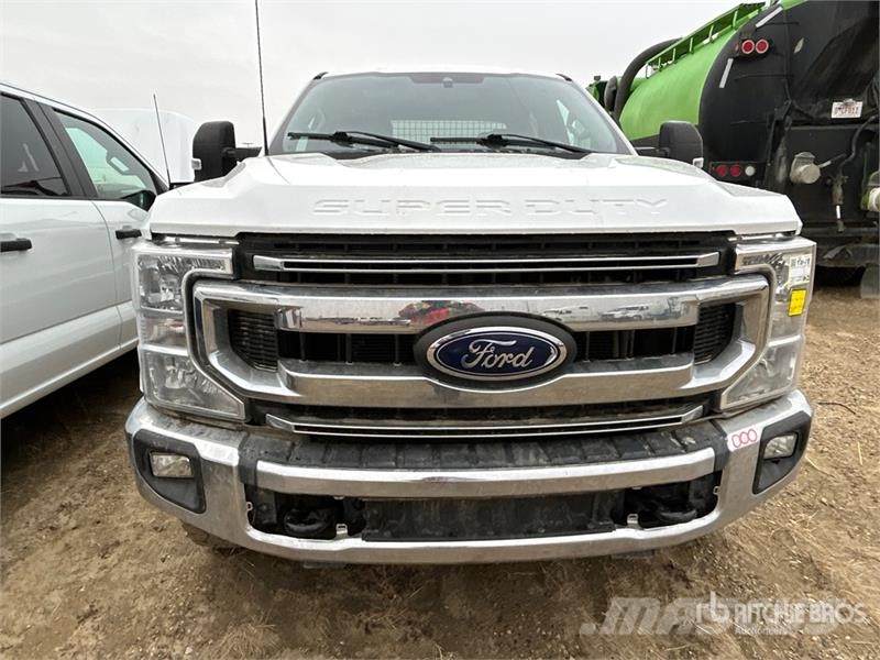 Ford F-350 XLT 4x4 Crew Cab Pickup أخرى