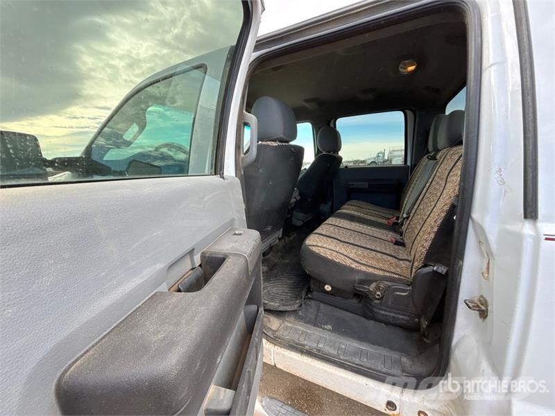 Ford F-350 XLT 4x4 Crew Cab Pickup 其他