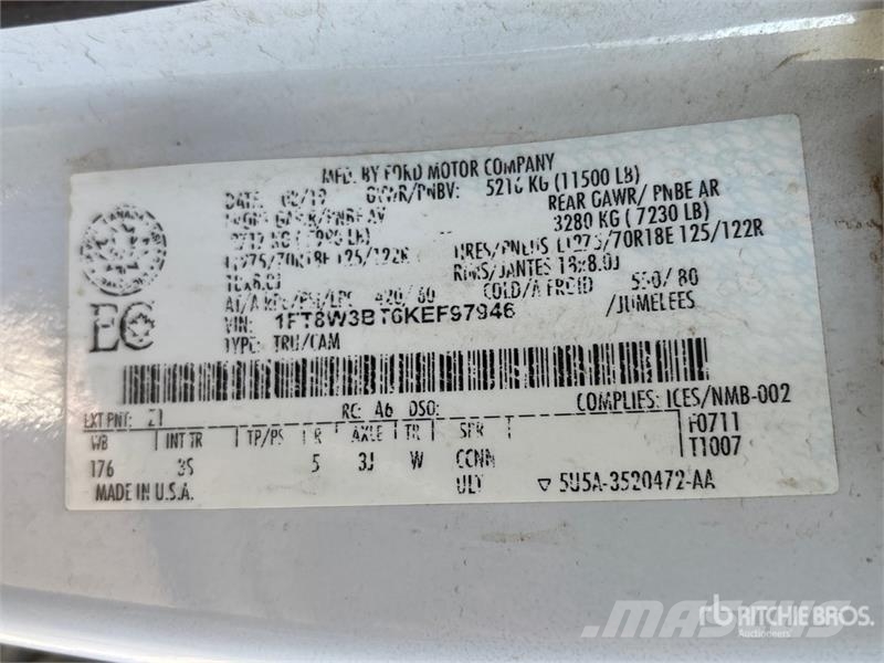Ford F-350 XLT 4x4 Crew Cab Pickup Ostalo