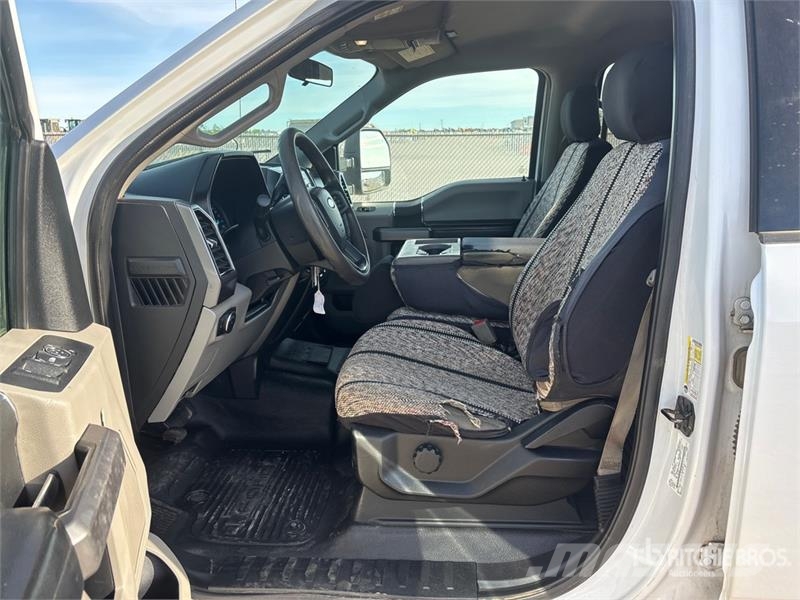 Ford F-350 XLT 4x4 Crew Cab Pickup Anders