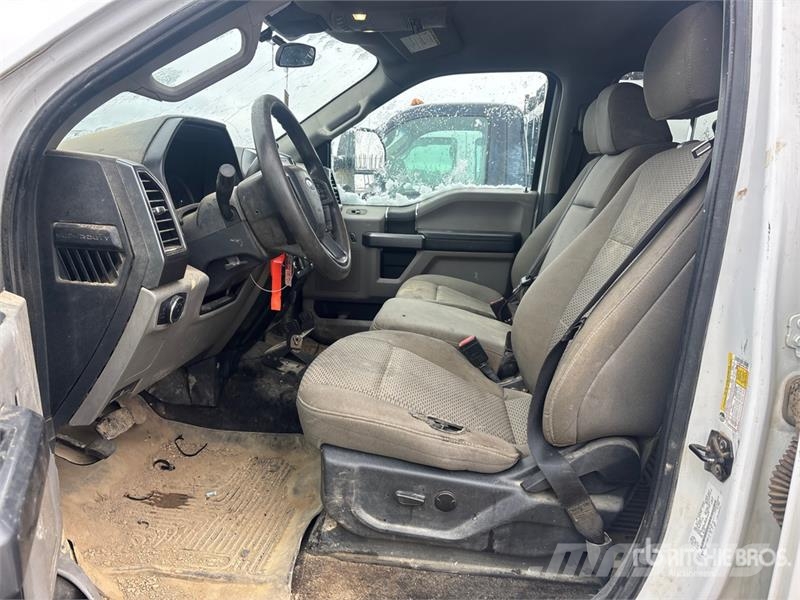 Ford F-350 XLT 4x4 Crew Cab Pickup (Inoperable) Muu