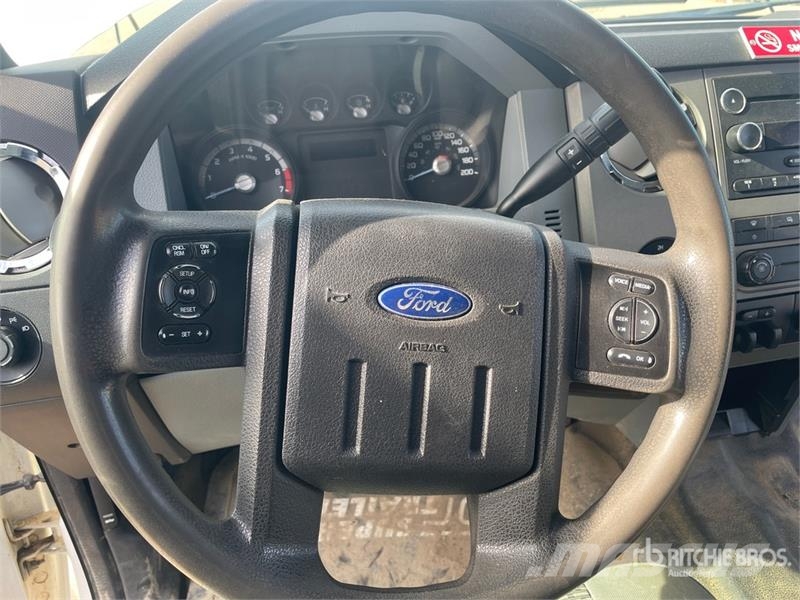 Ford F-350 XLT 4x4 Crew Cab SD Crew Cab 4WD Pickup Otras furgonetas